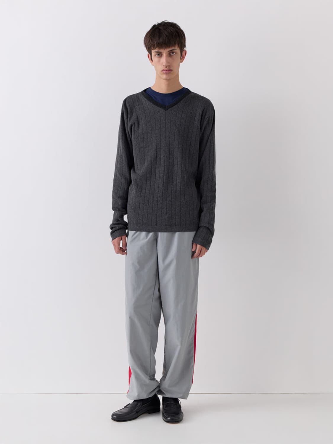 [L,XL]기마구아스 Dante 브이넥 니트/차콜 상품이미지2