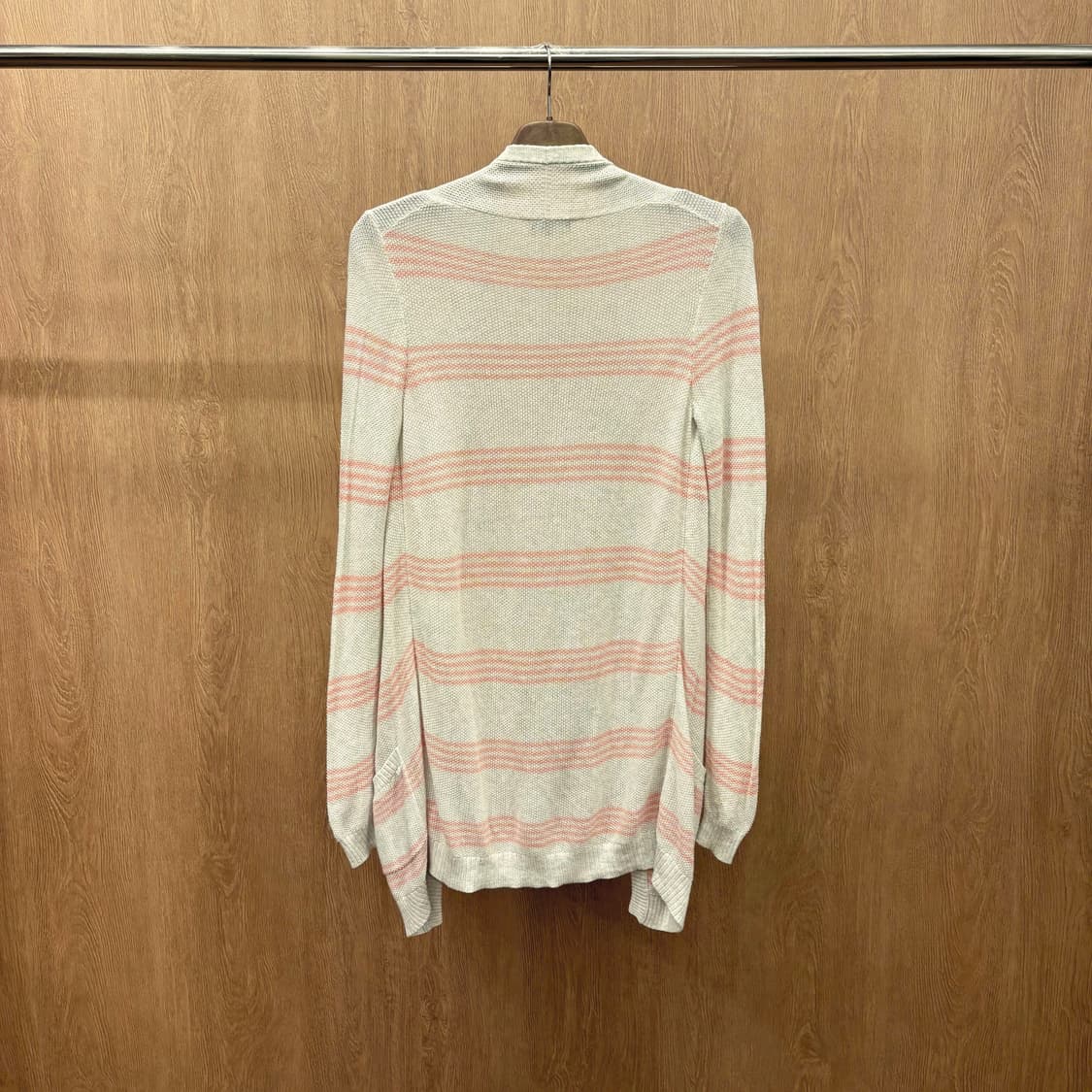 띠어리 코튼 캐시미어 긴팔 니트 가디건 스트라이프 디테일 슬림핏 아이보리 상품이미지3