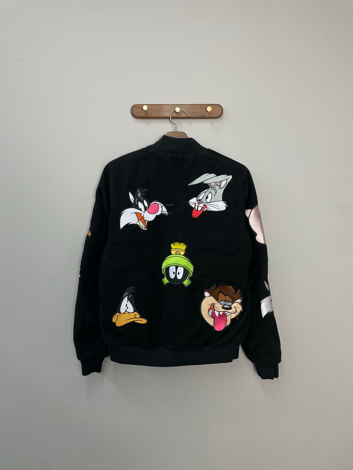 빈티지 루니툰 자수 블랙 바시티 자켓 H2213 상품이미지4