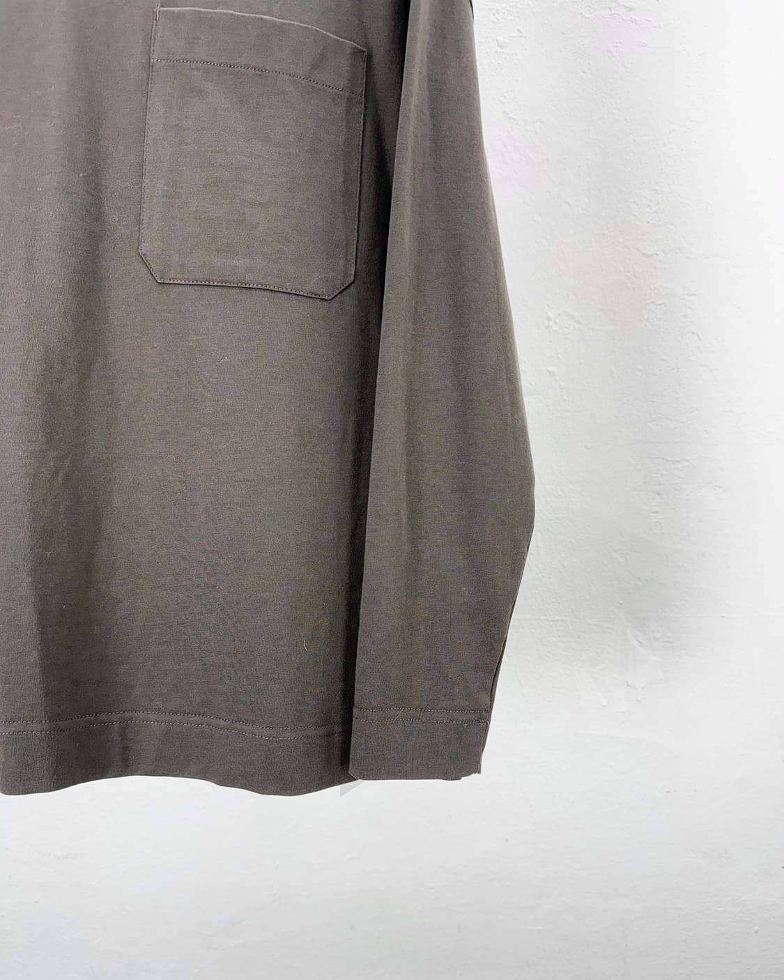 르메르 카키 원 포켓 롱 크루넥 슬리브리스 상품이미지5