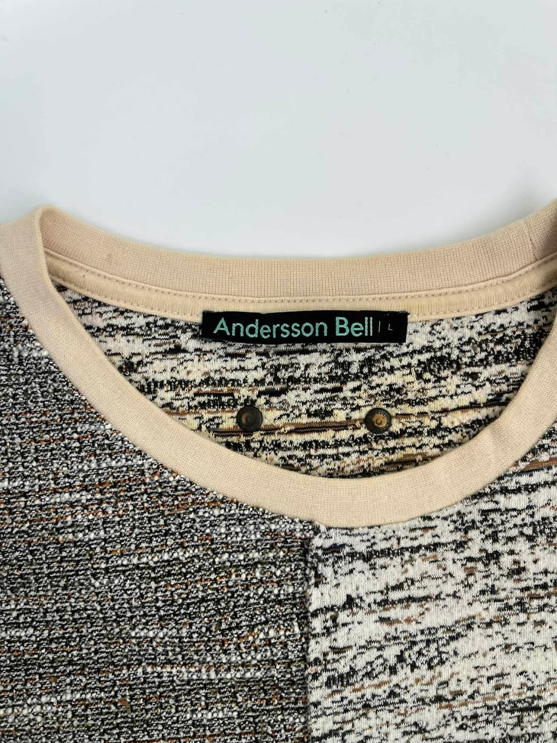 [L] 앤더슨벨 콘트라스트 서울21 판넬 반팔 티셔츠 상품이미지3