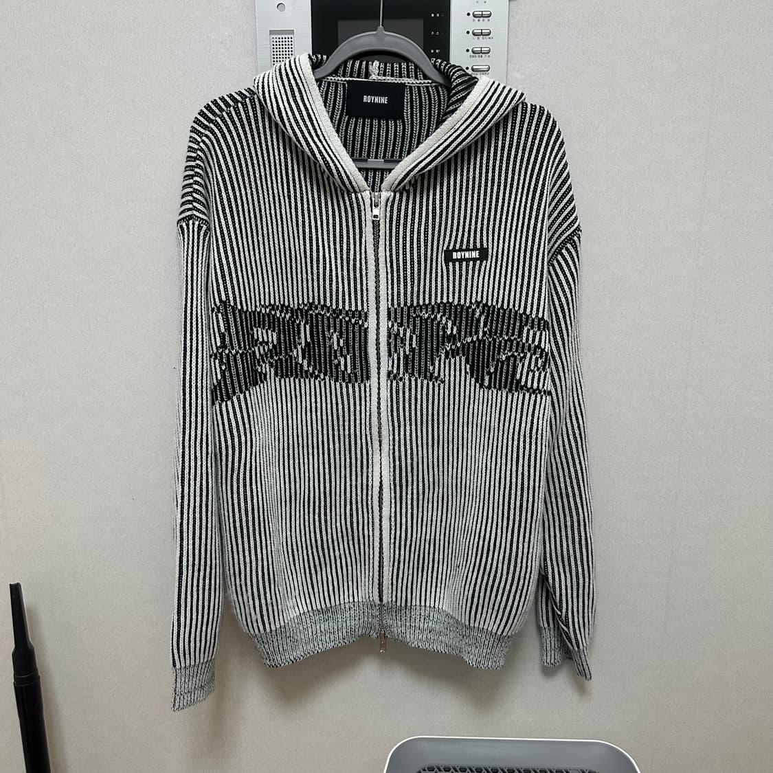 ROYNINE 스트라이프 후드 니트집업 상품이미지1