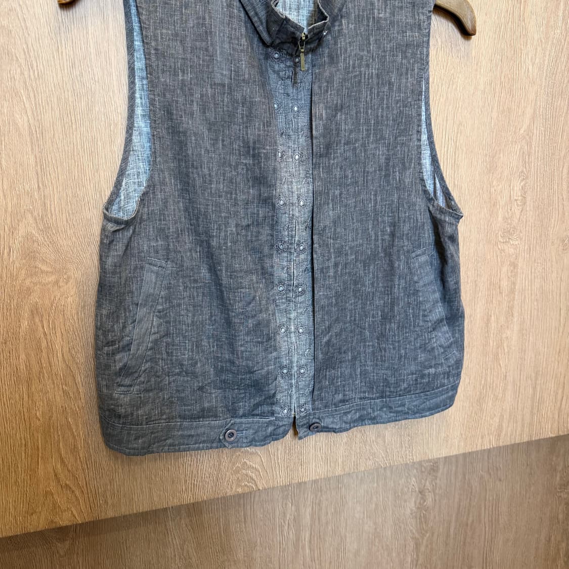 빈티지 하이넥 슬리브리스 집업 넥 버튼 디테일 레귤러핏 브라운 상품이미지4