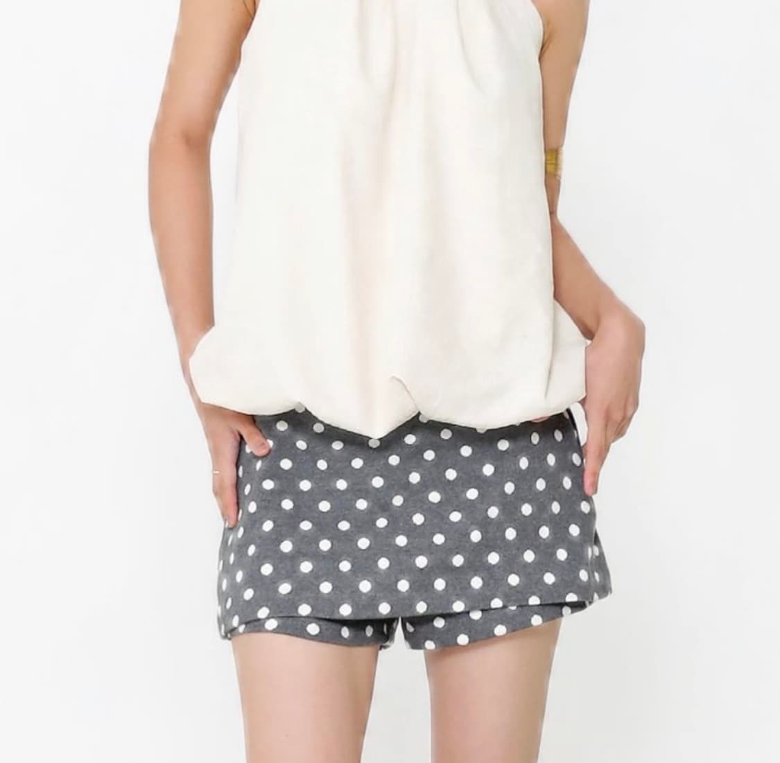 오운서 코코 도트 로우핏 팬츠 스커츠 차콜 상품이미지1