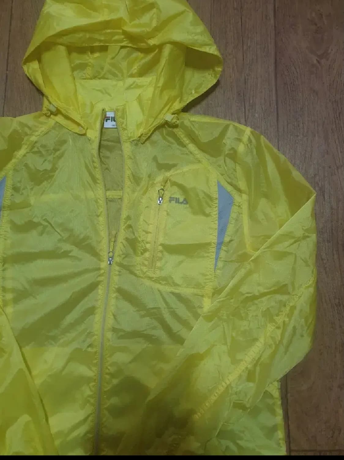 필라 바람막이 100 사이즈입니다 상품이미지3