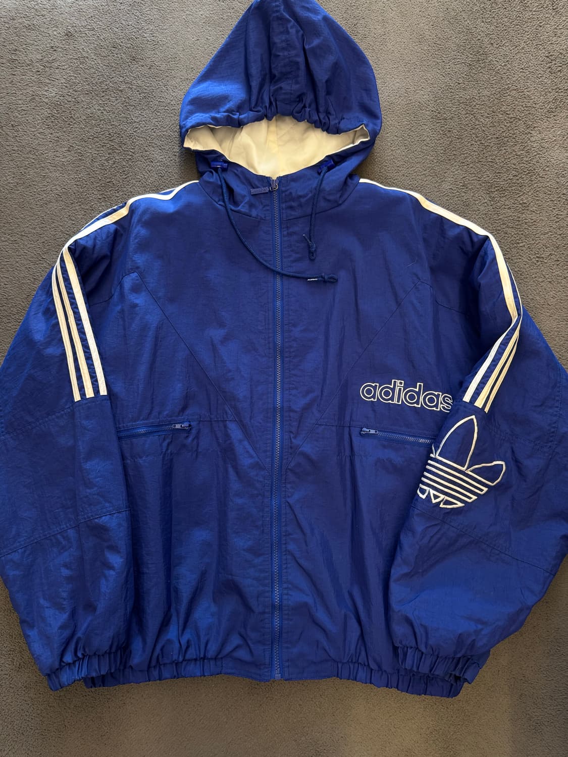 아디다스 올드스쿨 트레포일 방탄 정국 자켓 처분  상품이미지1