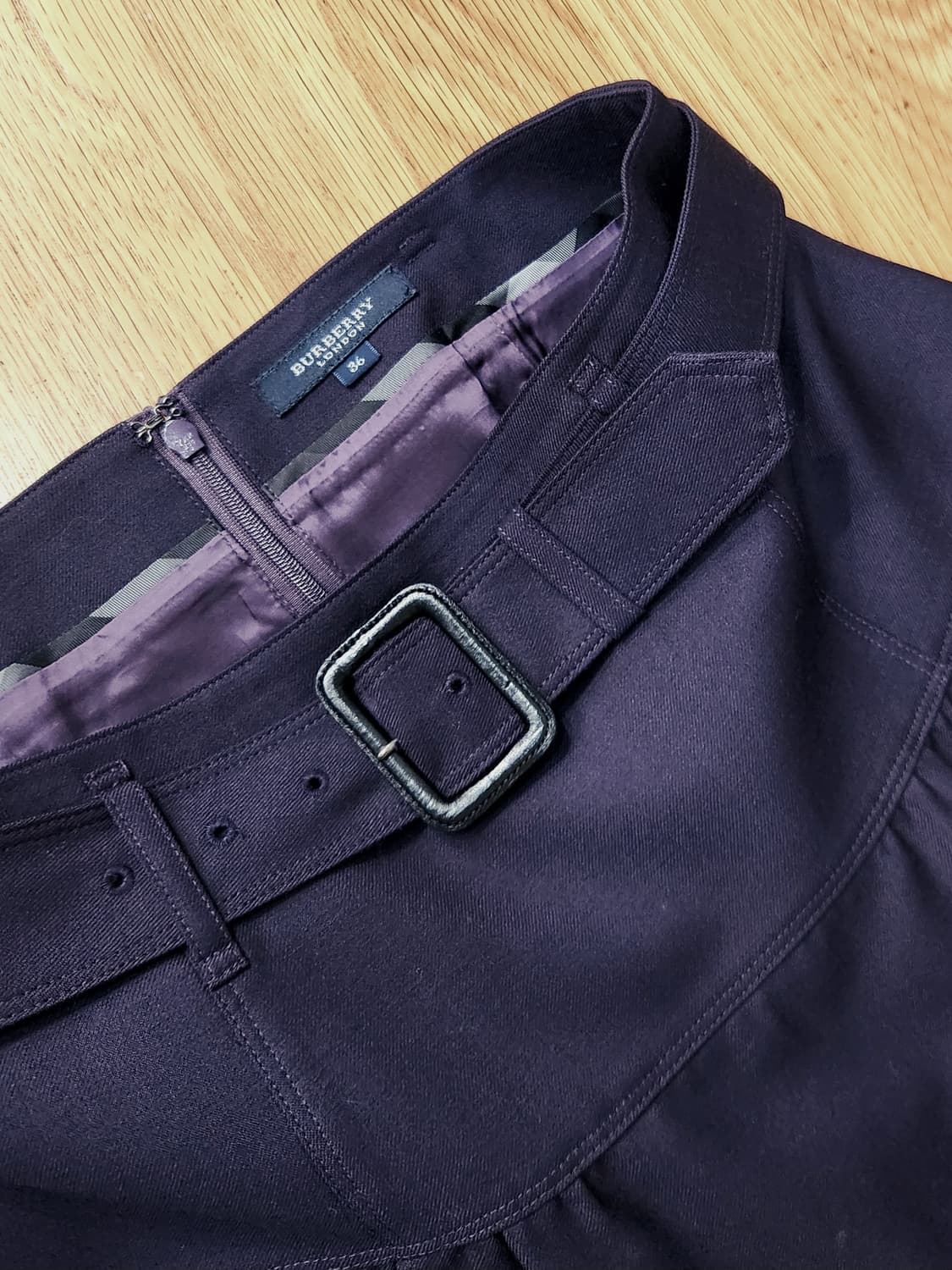 (새상품)버버리 벨트 미니스커트 상품이미지4