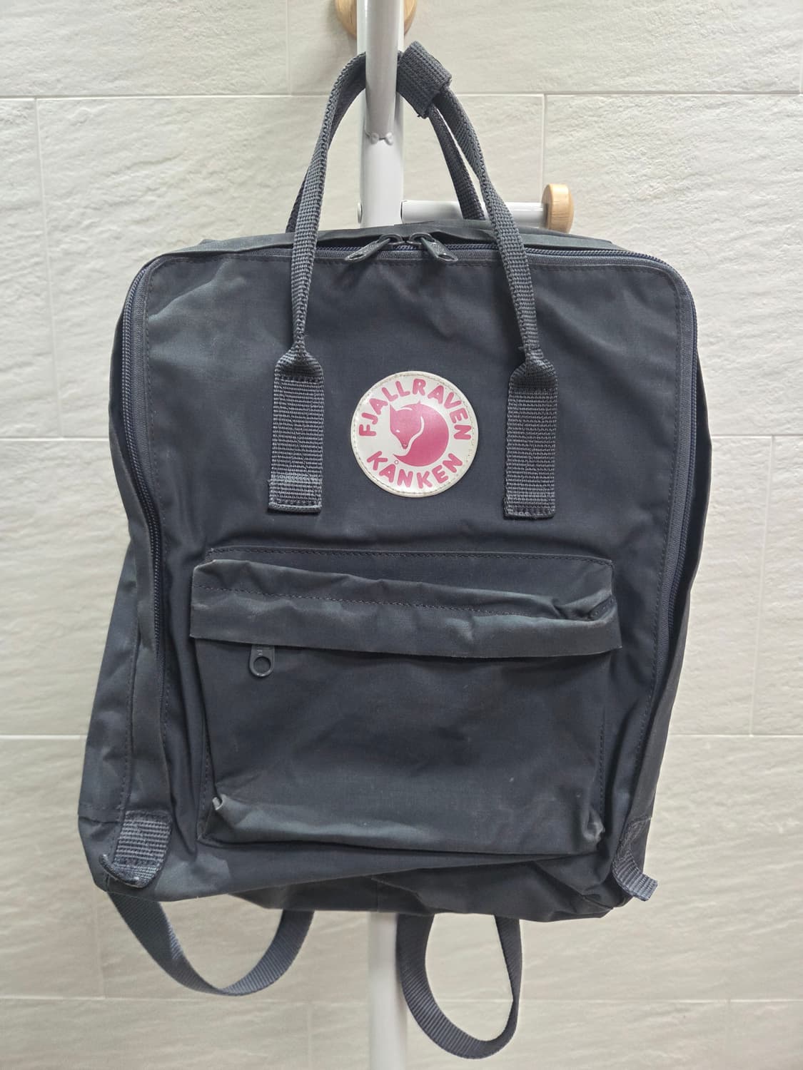Fjallraven 칸켄 클래식 백팩 그래파이트 16L 상품이미지1
