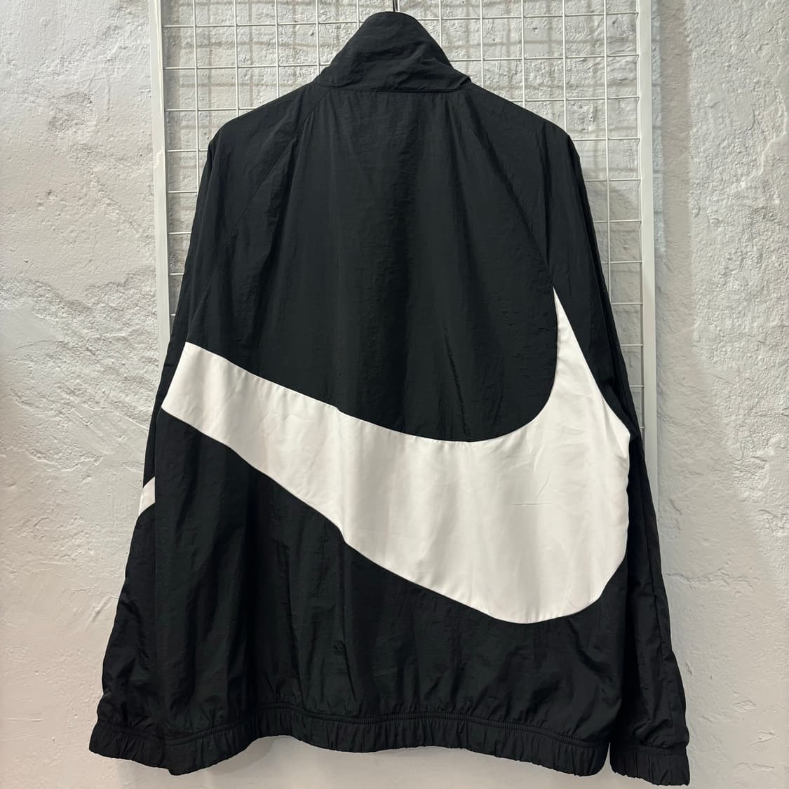 나이키 빅 스우시 검 흰 바람막이 자켓 2XL 상품이미지2