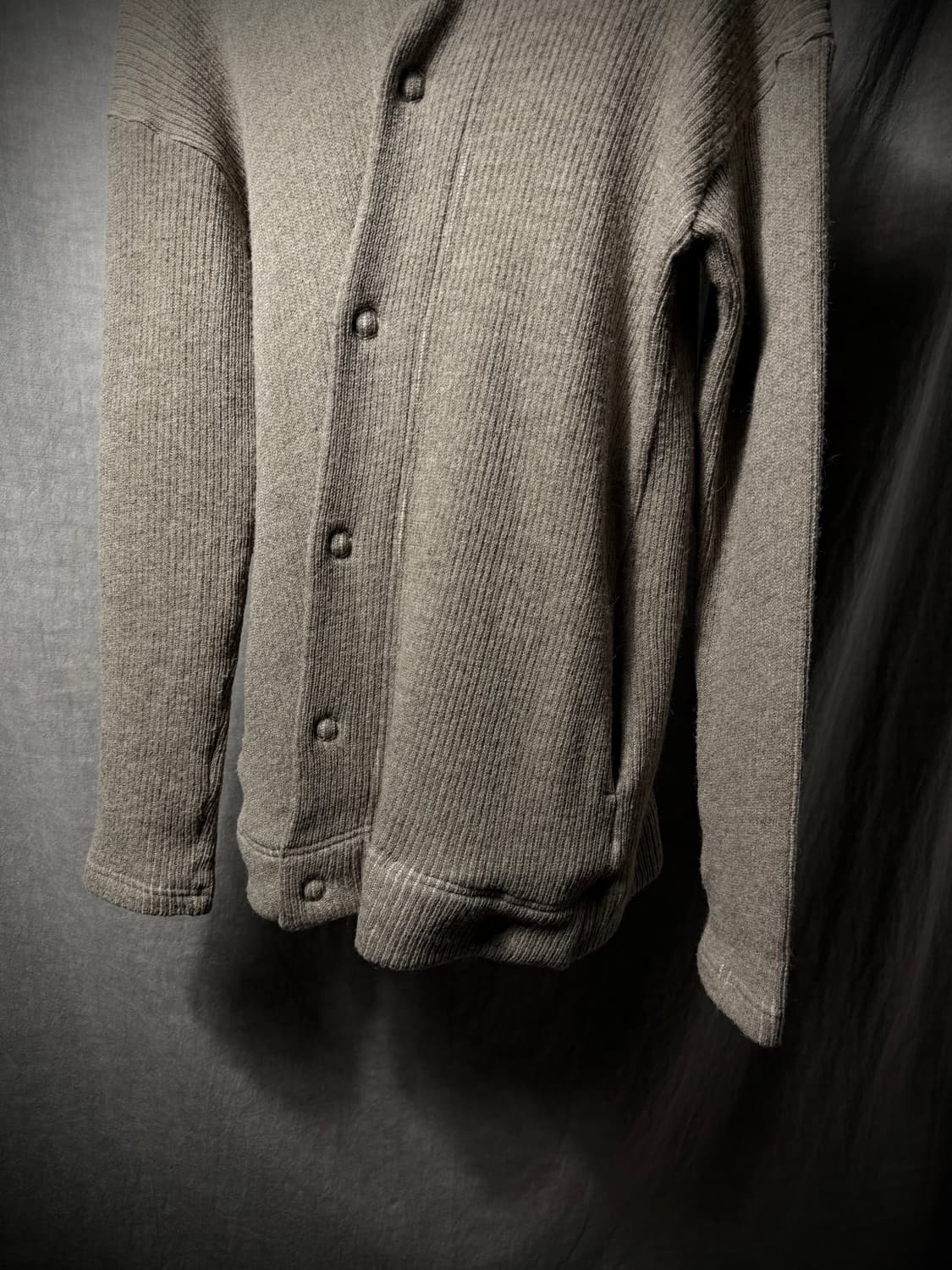 The Viridi-anne Asymmetric Botton Knit 상품이미지5