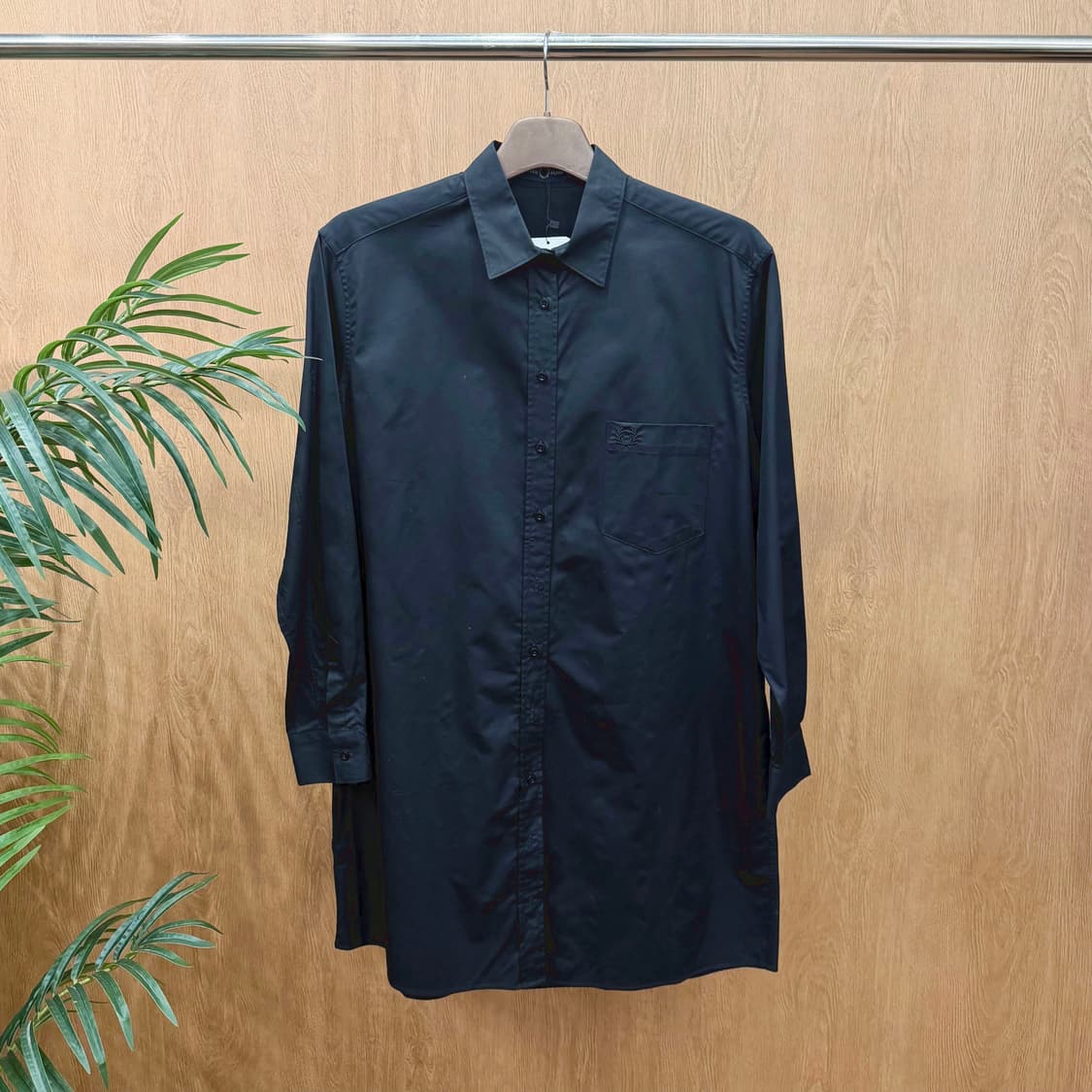 프레드 페리 클래식 롱 셔츠 미니멀 월계수 로고 자수 포켓 디테일 블랙 상품이미지1