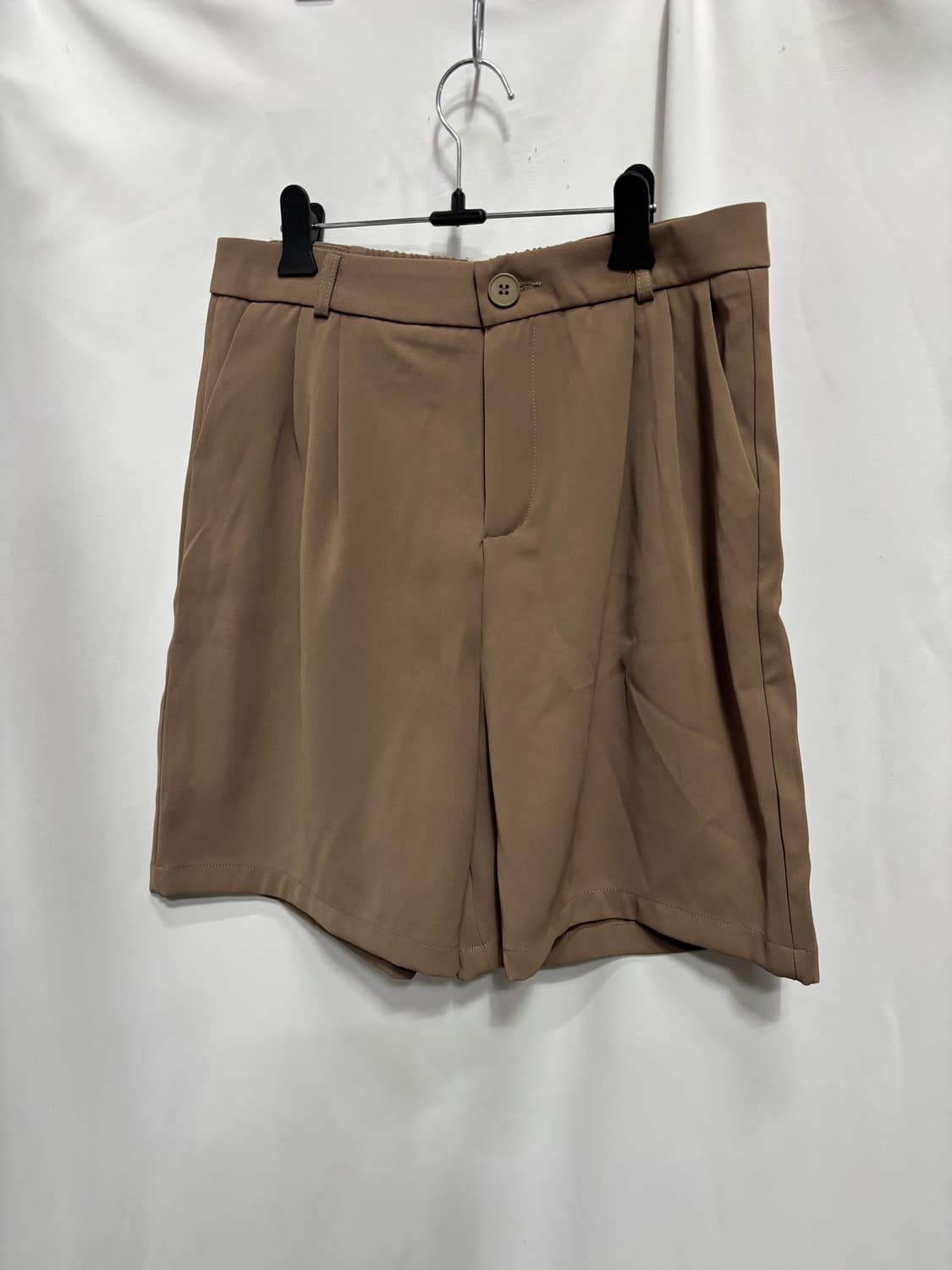 뒷허리 밴딩 핀턱 슬랙스 반바지 상품이미지1