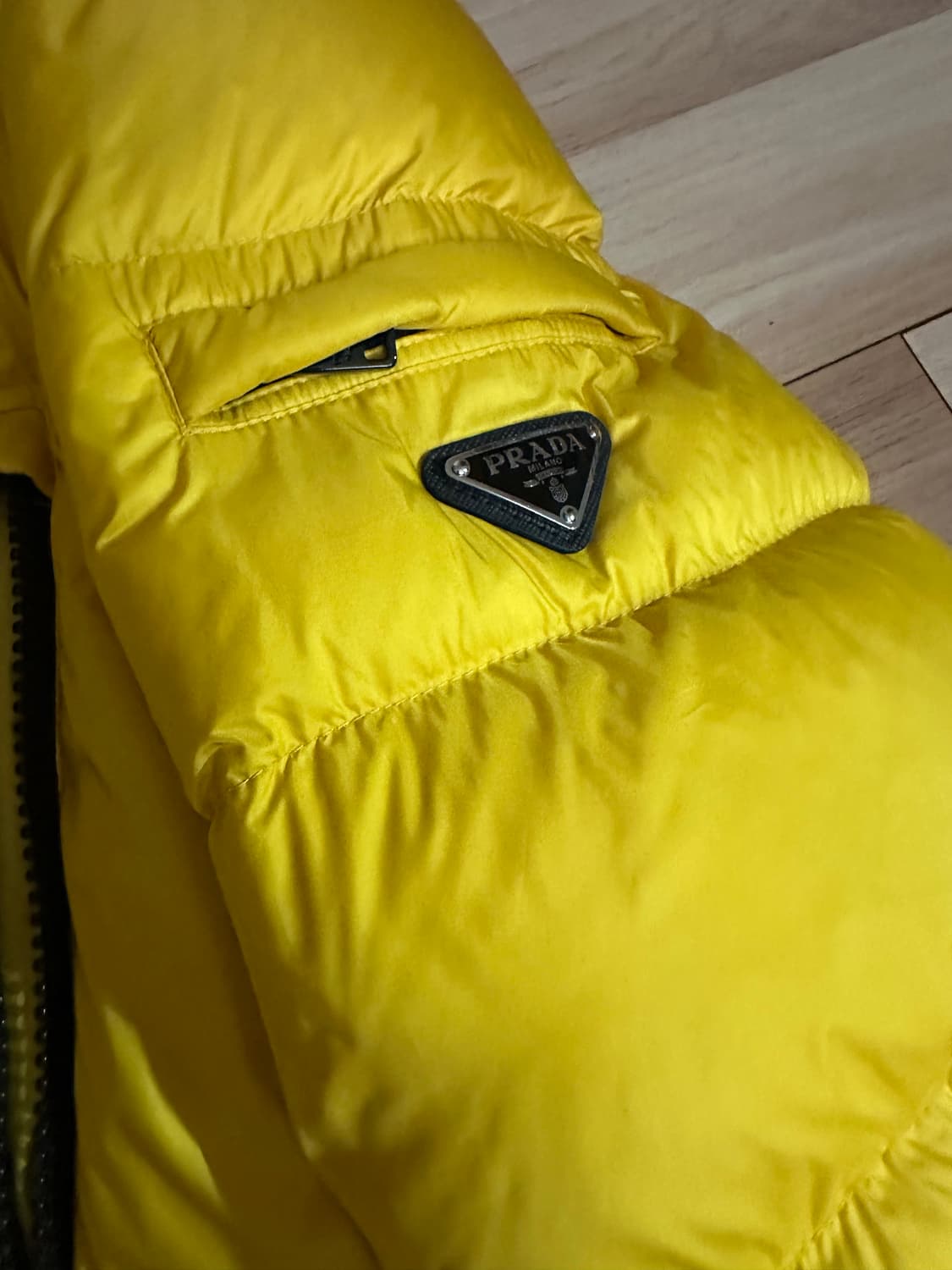 [48] 프라다 20fw 리나일론 패딩 상품이미지3
