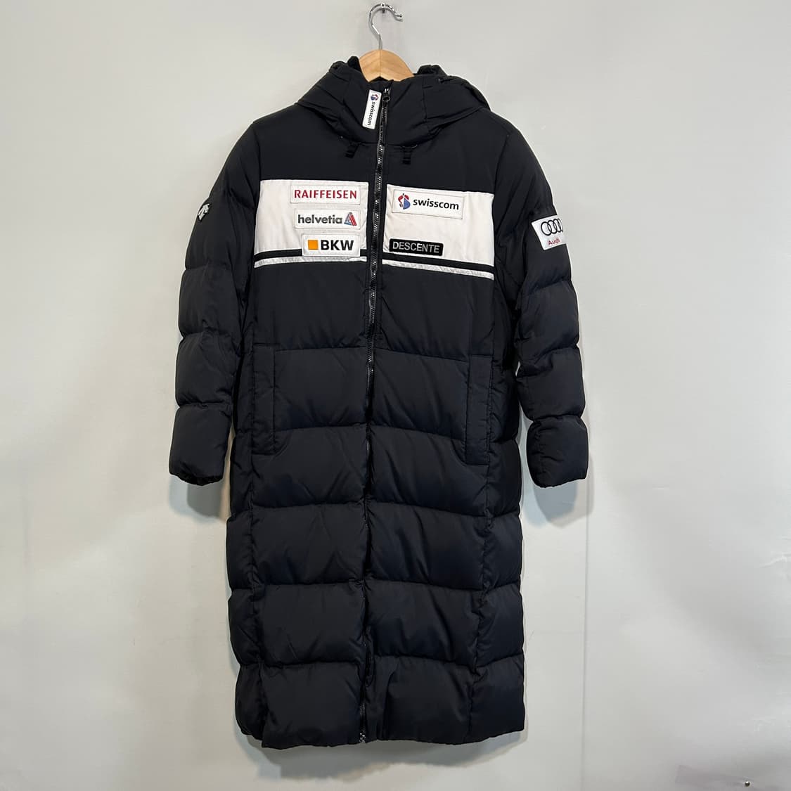 데상트 여성 스위스 스키팀 레플리카 롱패딩 90  상품이미지1