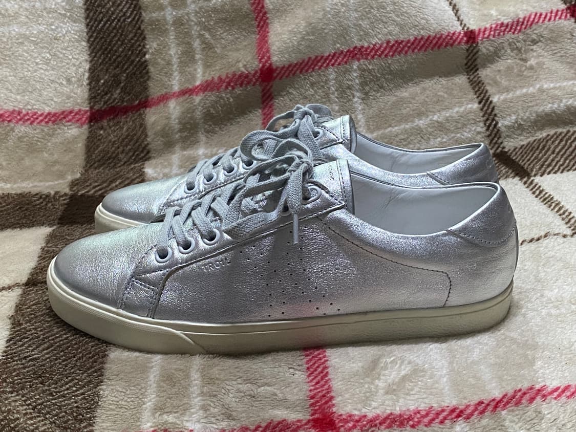 셀린느 트리옹프 여성 실버 스니커즈 37 상품이미지2