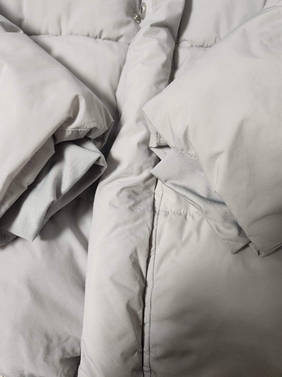 스파오 남녀공용 그레이 푸퍼 숏패딩 사이즈95m

여러 중고사이트에도 같 상품이미지6