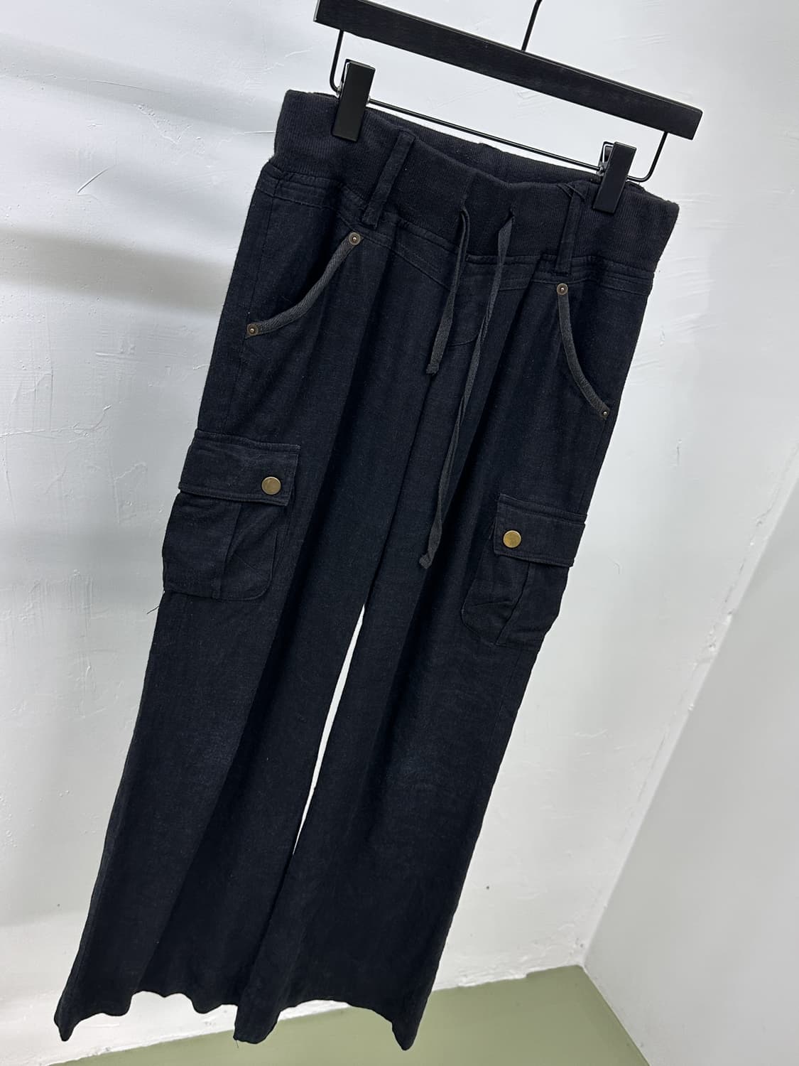 black linen low rise flare cargo pants 상품이미지5