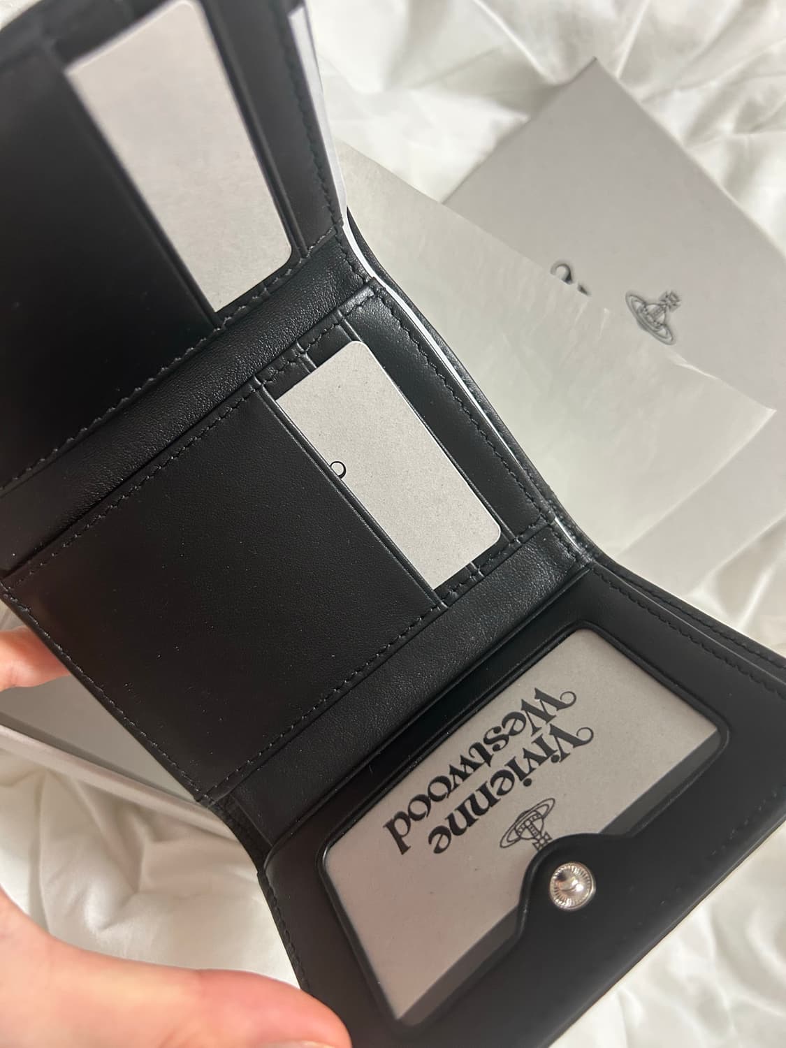 비비안웨스트우드 베티 오브 플랩 반지갑 상품이미지3