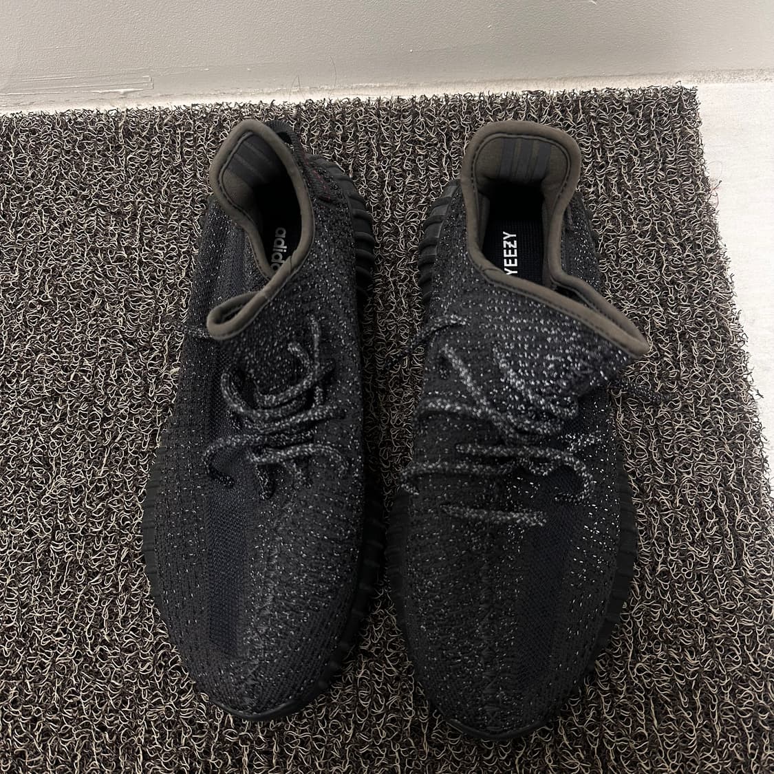 아디다스 이지부스트 350 V2 블랙 275사이즈 상품이미지2