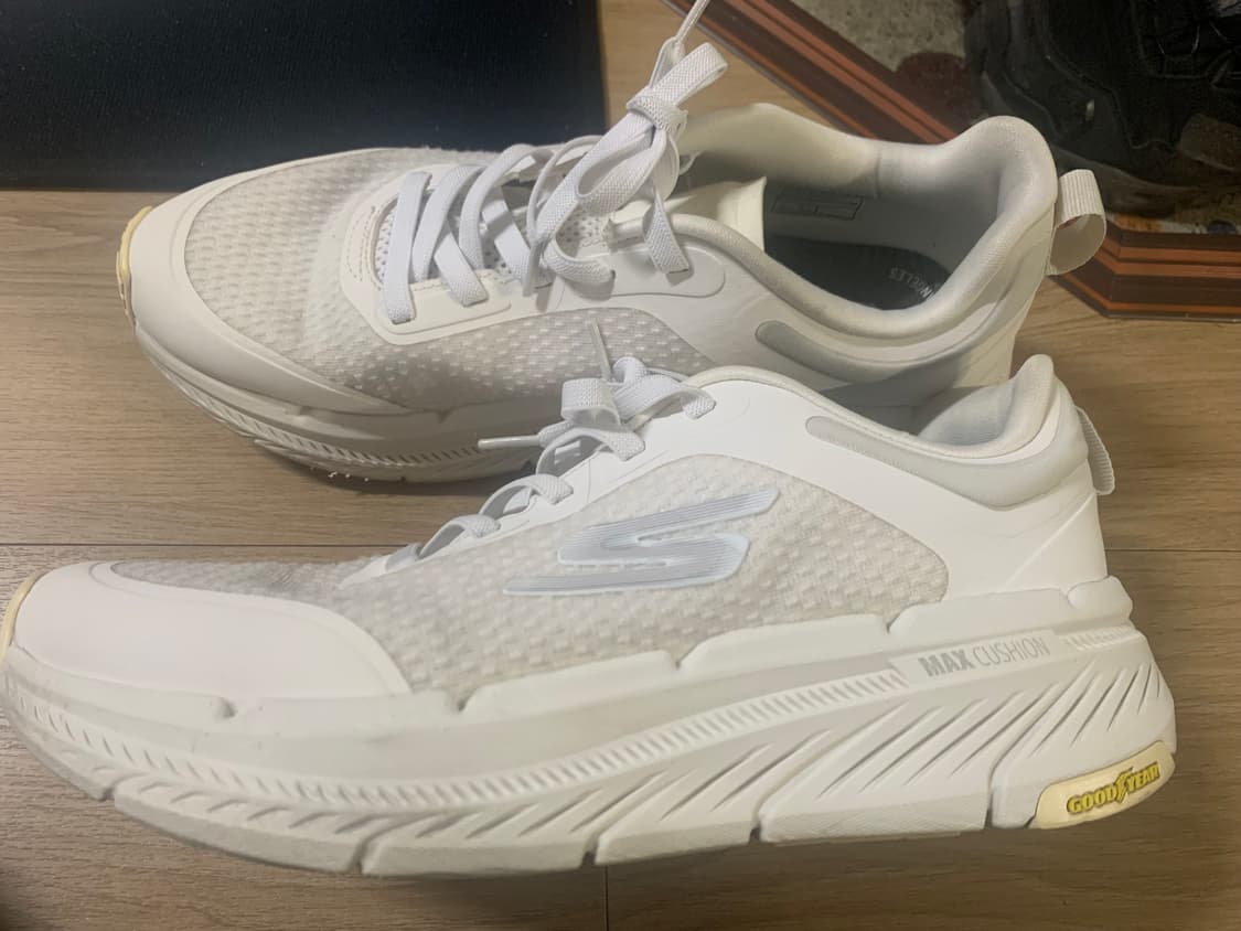 스케쳐스 맥스 쿠셔닝 사이즈 280 판매합니다 상품이미지2