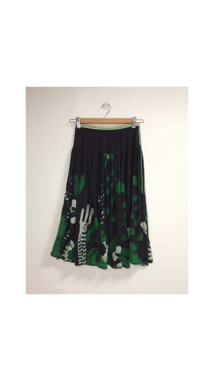 츠모리 치사토 블랙 그린 플라워 스커트 상품이미지1