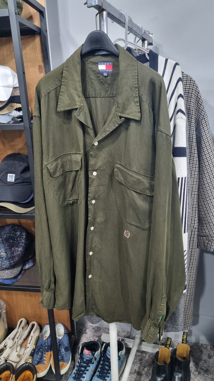 00's 타미 힐피거 카키색 로고 over fit 셔츠 110~115  상품이미지1