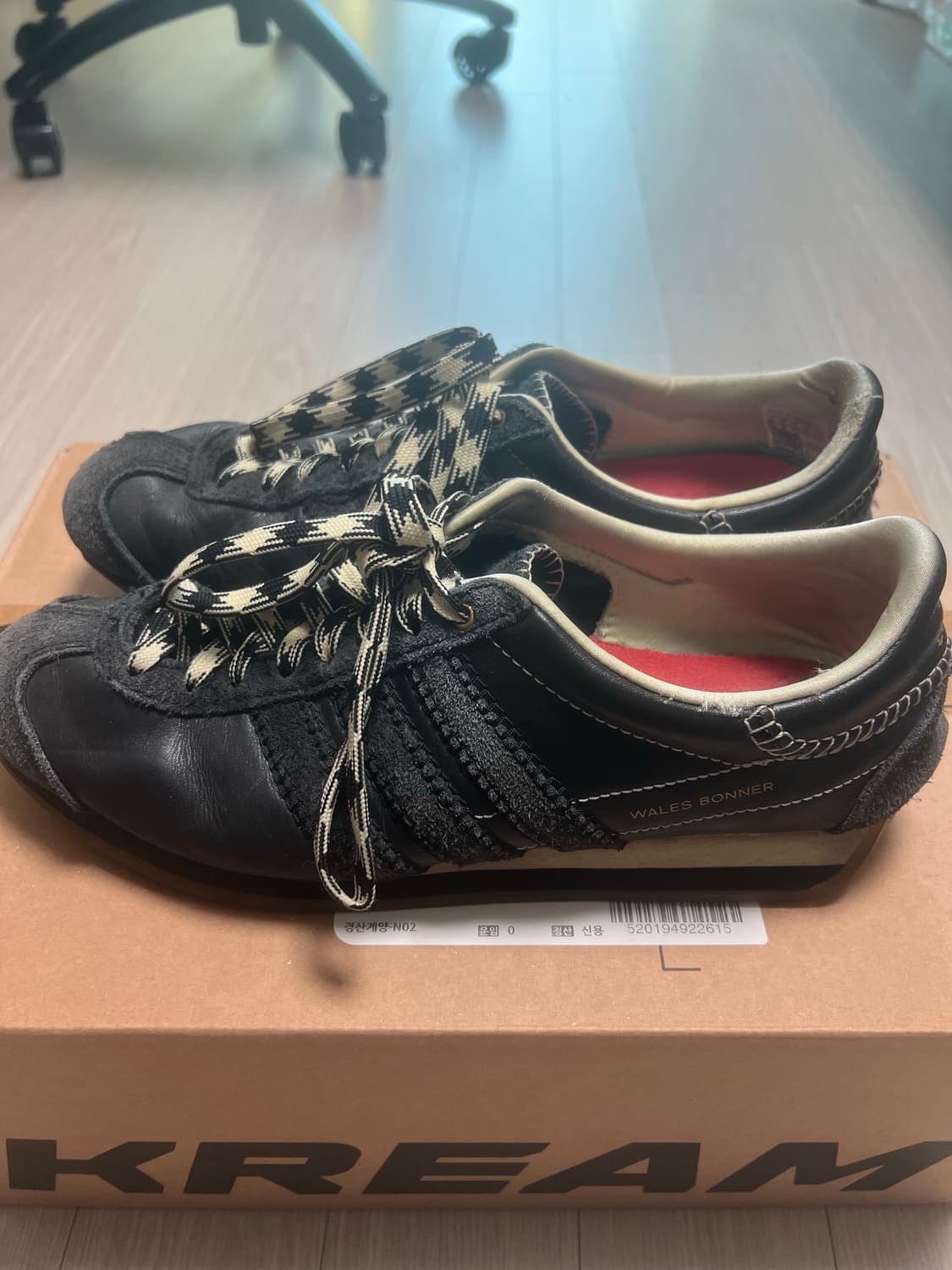 아디다스 웨일즈보너 컨트리 코어 블랙 265 상품이미지1