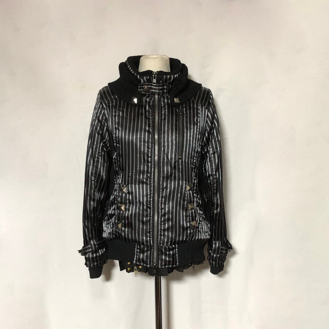 스트라이프 스터드 리브 점퍼 상품이미지4