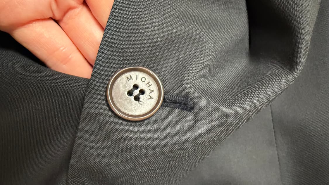 미샤 블랙 슬림핏 블레이저 55 심플한 기본템으로 활용도 좋아요 상품이미지6