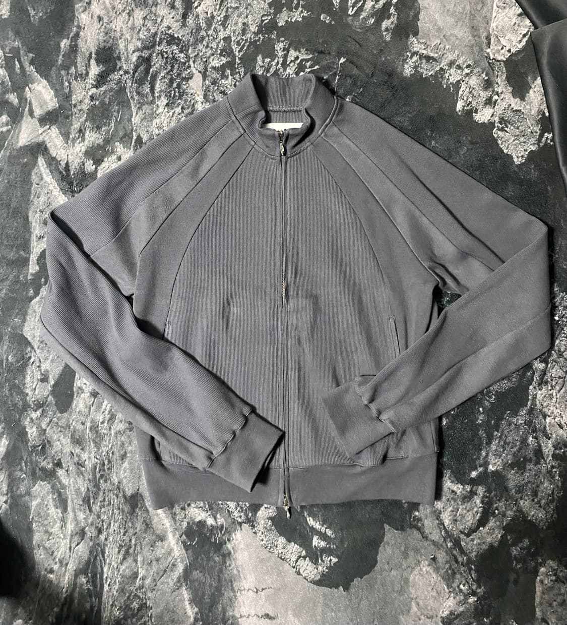 이예 일레귤러 립 집업 상품이미지1