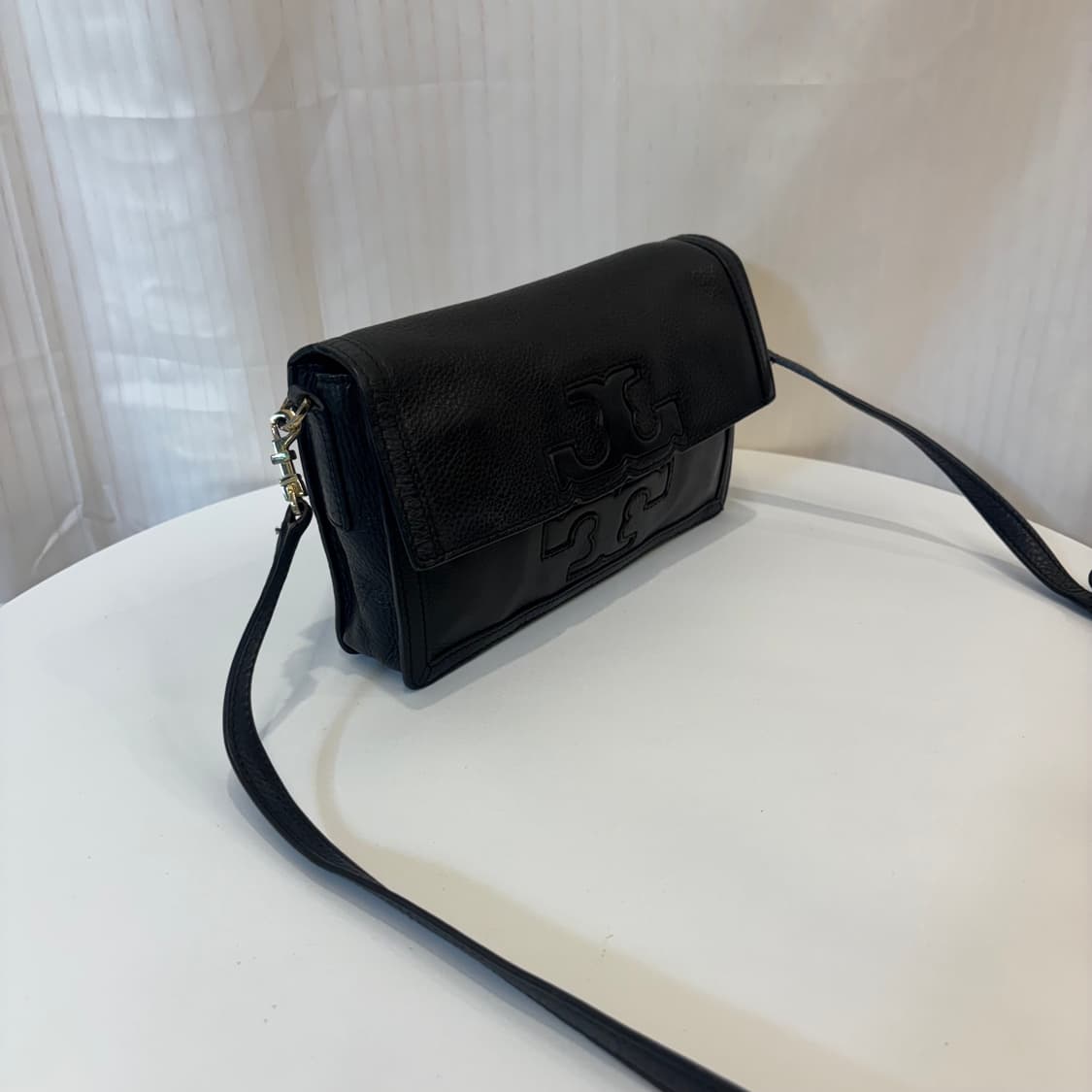 정품 토리버치 소가죽 플랩 크로스백     상품이미지2