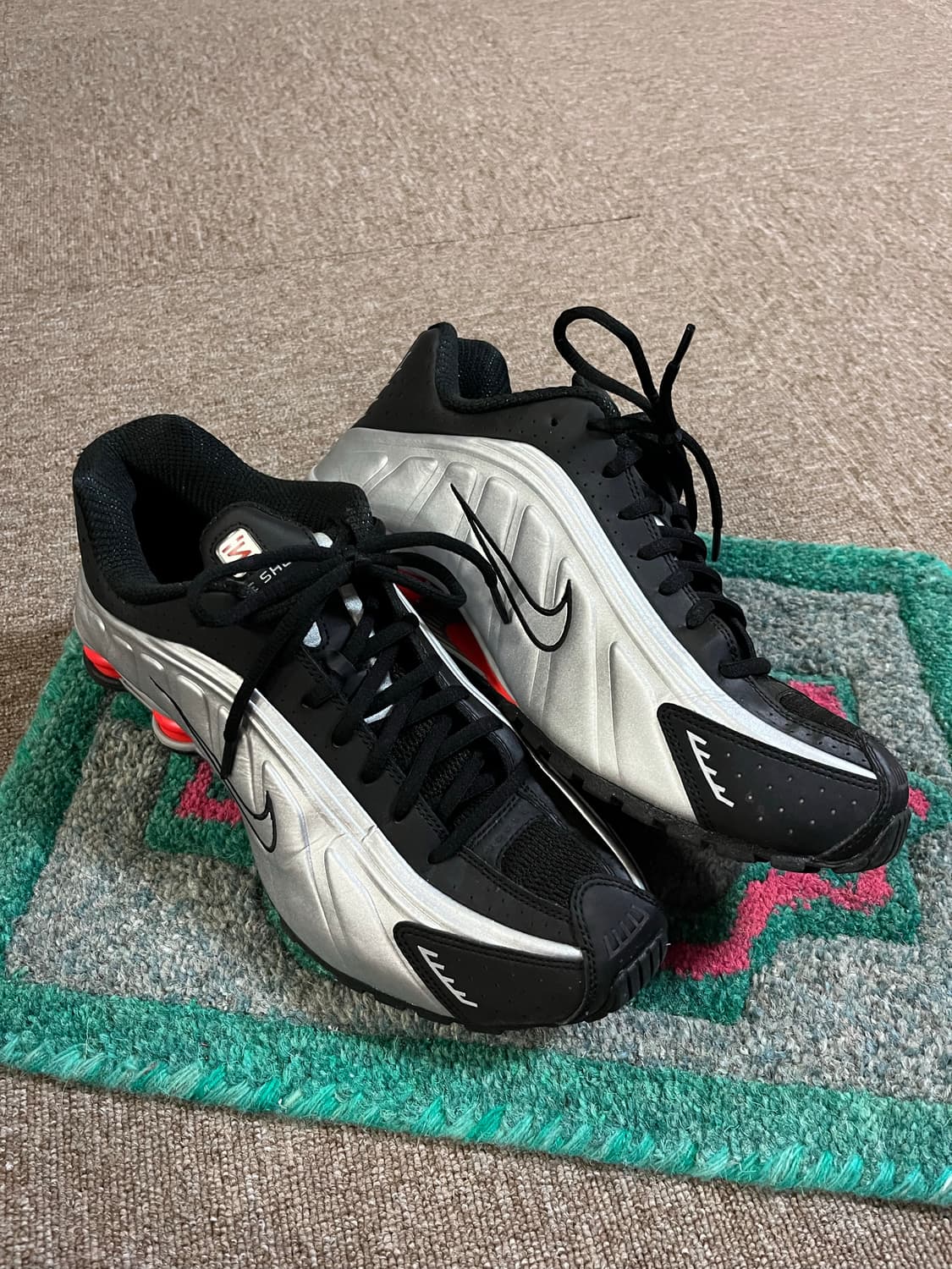 나이키 샥스 R4 운동화 사이즈 280 상품이미지1