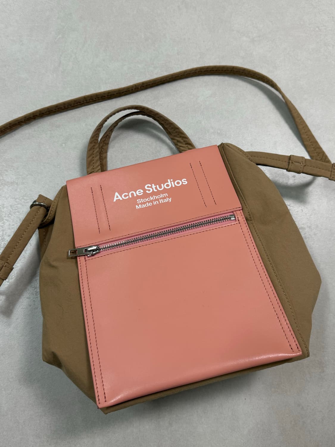 아크네 스튜디오 베이커 아웃 미니 토트백 판매 상품이미지1