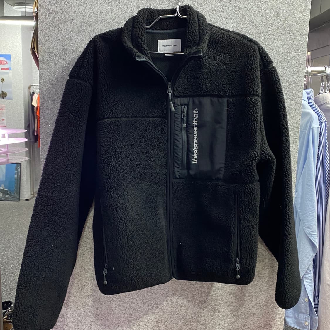 디스이즈네버댓 포켓로고 블랙 플리스 집업 B3724 상품이미지2