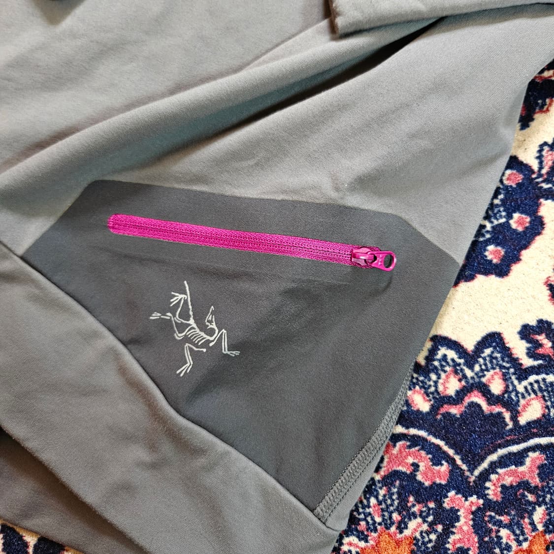 아크테릭스(Arcteryx) 버텍스 후디 기능성 러닝 스웨터 상품이미지4