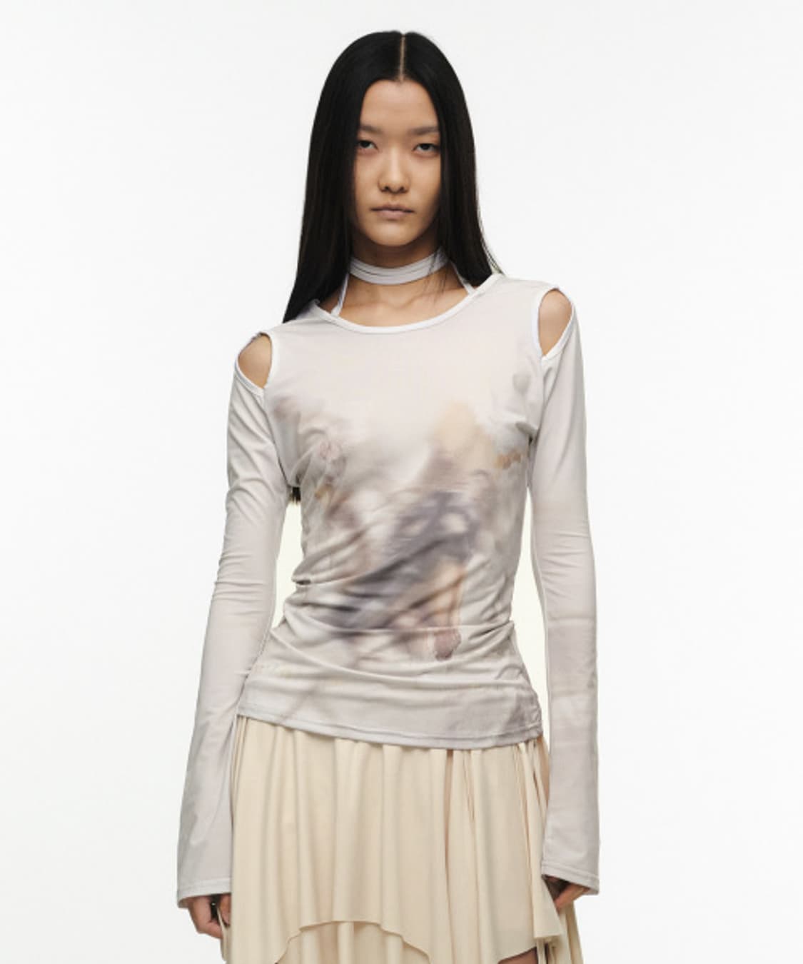 [0] 나체 컷아웃 슬림 핏 롱슬리브 크림 상품이미지1