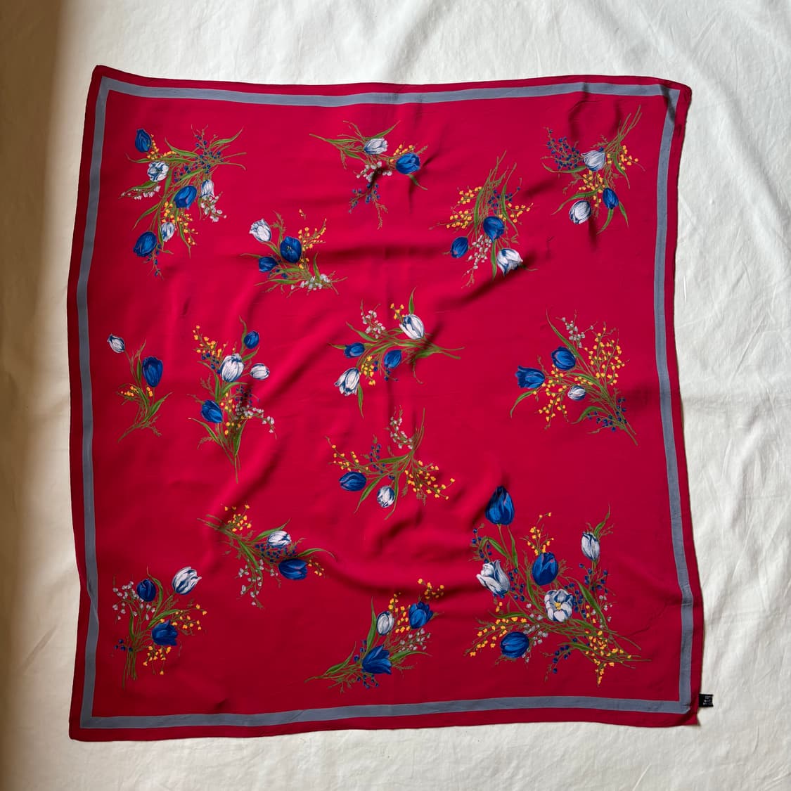 이탈리아 레드 플라워 패턴 클래식 실크 스카프 상품이미지3