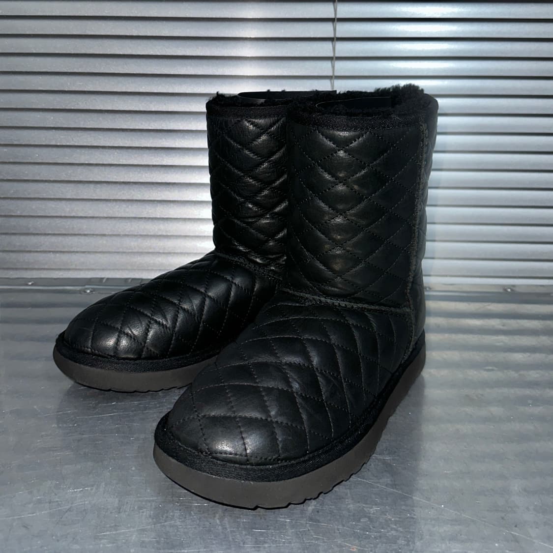 2000s 블랙 퀼팅 가죽 어그 부츠 상품이미지2
