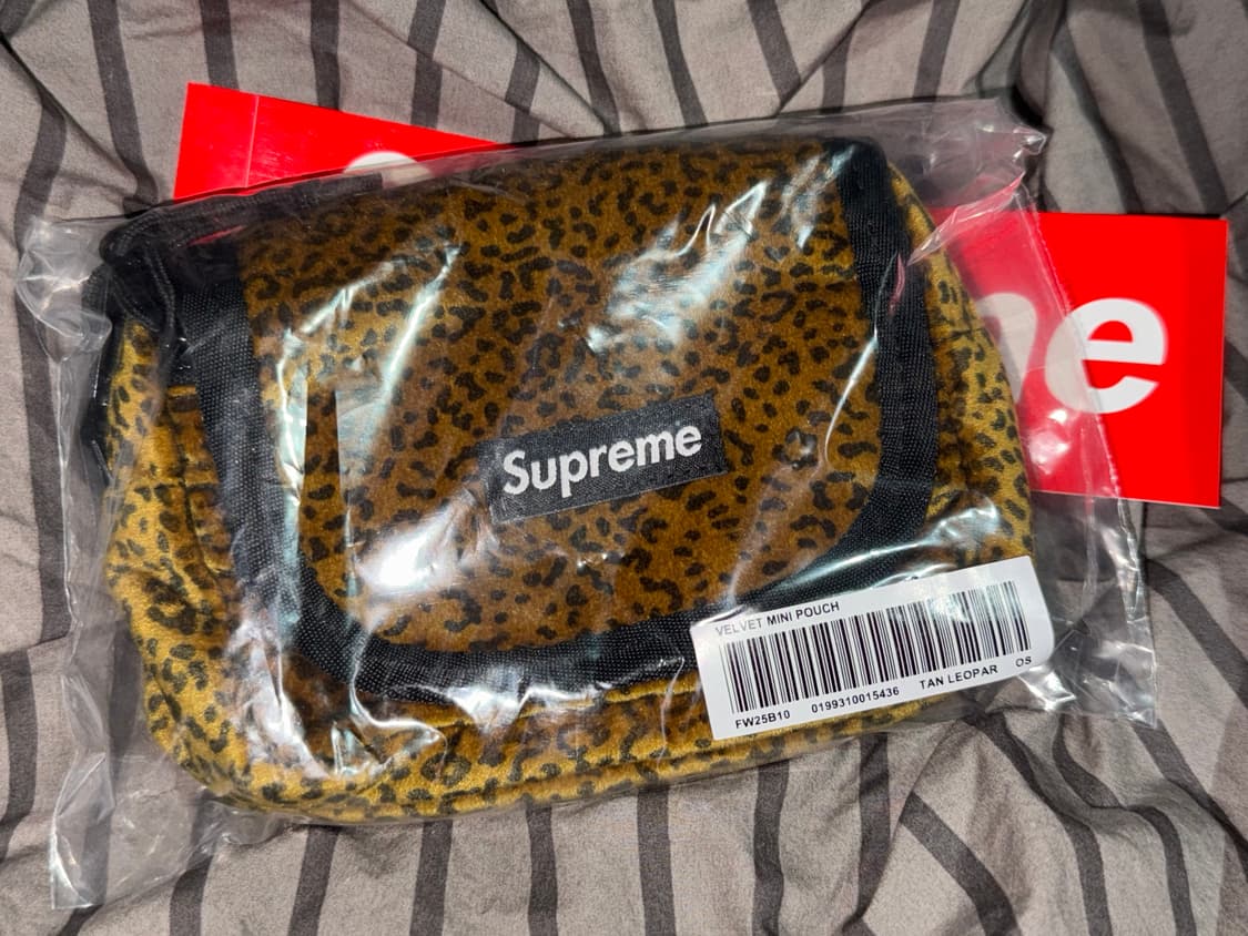 슈프림 레오파드 벨벳 미니 파우치 상품이미지2