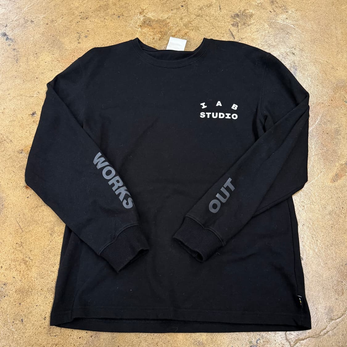 아이앱스튜디오 블랙 긴팔티셔츠 상품이미지2