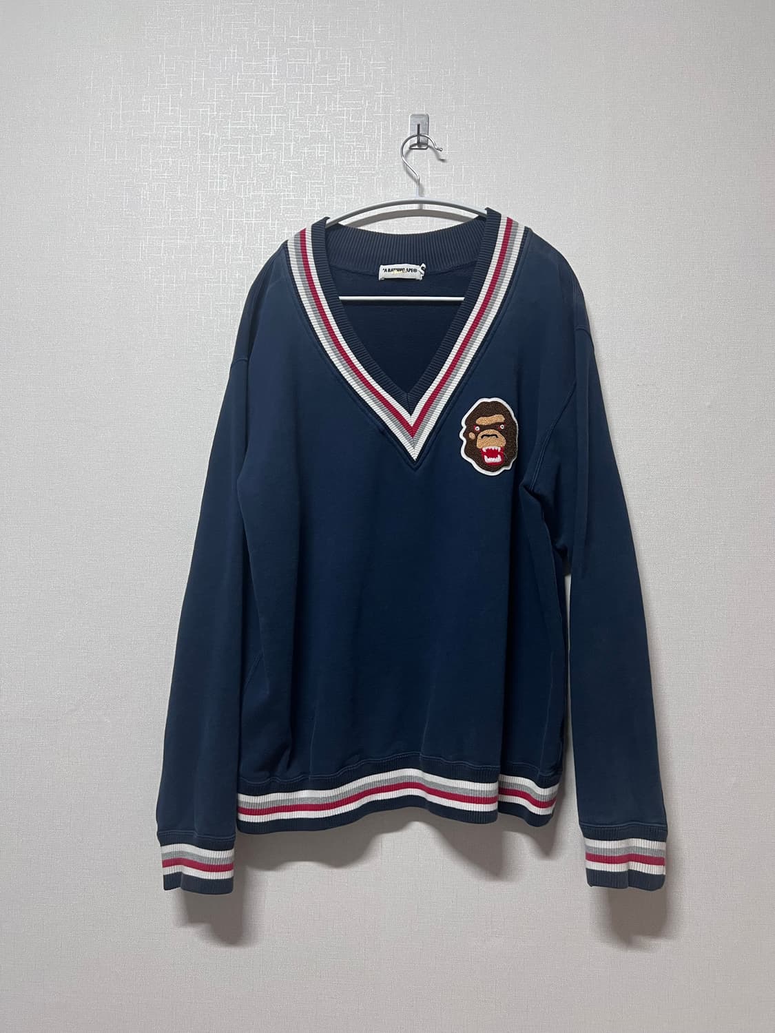 베이프 브이넥 니트 L 상품이미지1