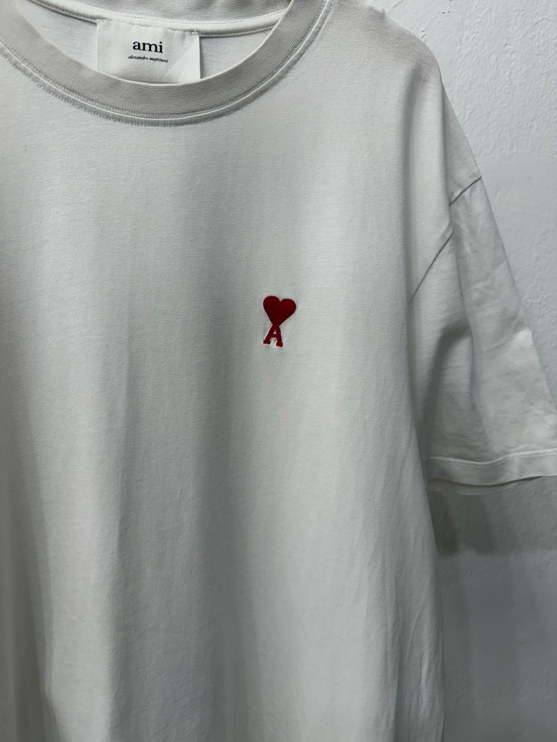 매장판정품) 아미 남성 스몰 하트 반팔티 XL 상품이미지4