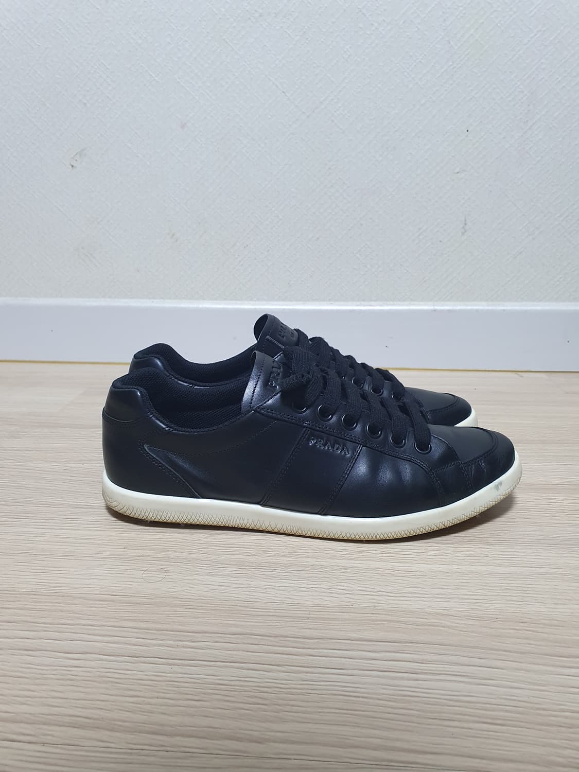프라다 블랙 레더 스니커즈 270~75 상품이미지1