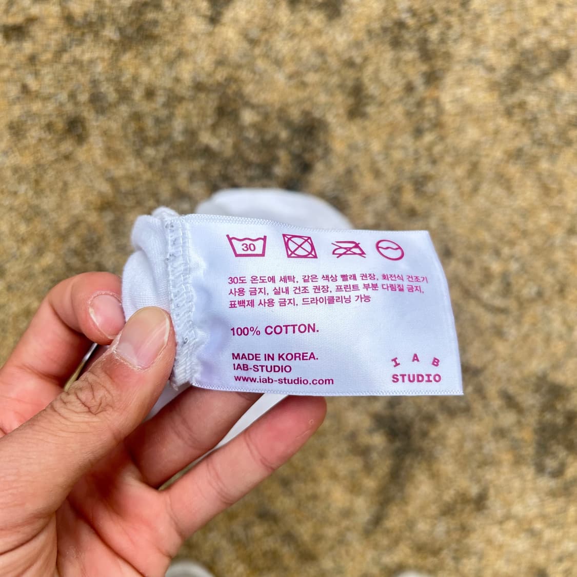 아이앱 스튜디오 (I.A.B Studio)화이트 반팔티 상품이미지6