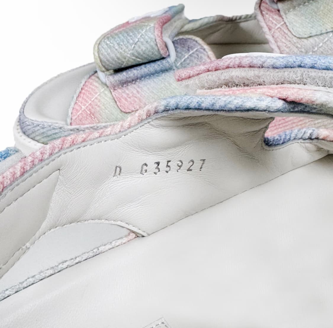 [38.5] 샤넬 여성 멀티 CC로고 벨크로 뮬 샌들 레인보우 파스텔 상품이미지9