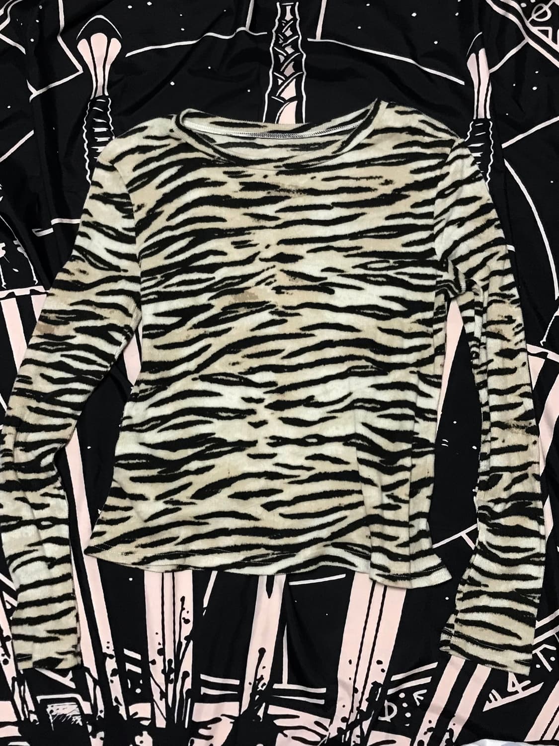 빈티지 지브라 패턴 롱슬리브 니트 상품이미지1