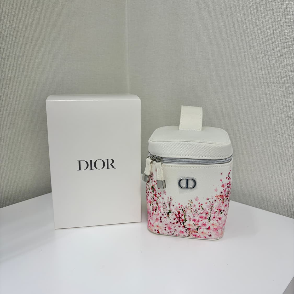 디올 파우치 플라워 해외 한정판 상품이미지1