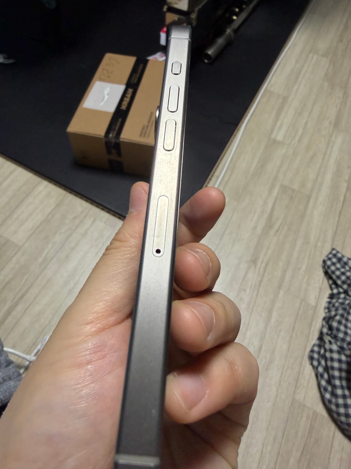 아이폰 15프로 내츄럴티타늄 128gb 상품이미지4