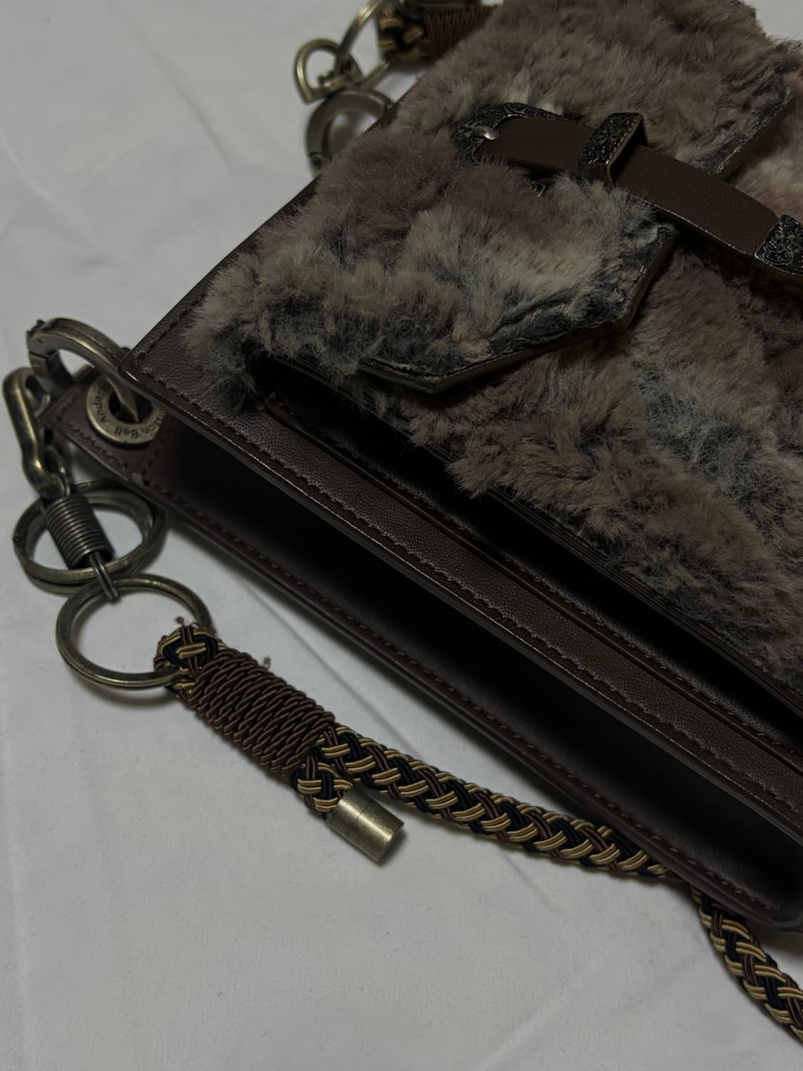 앤더슨벨 시몬스 퍼 크로스백 상품이미지2