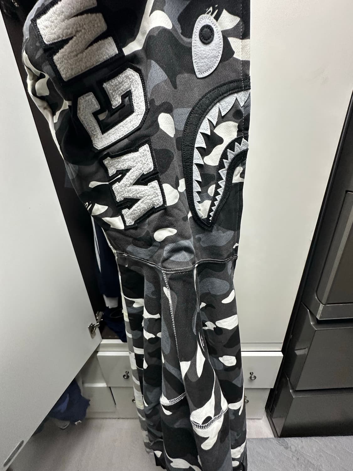 베이프 샤크후드 야광 상품이미지2